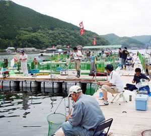 海上釣り堀　貞丸